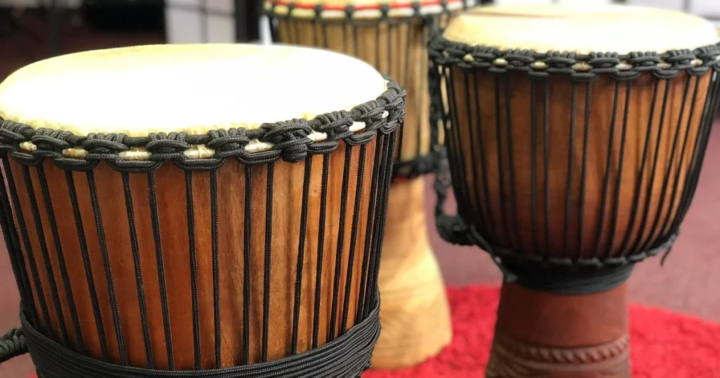 Djembês. Instrumentos percussivos africanos